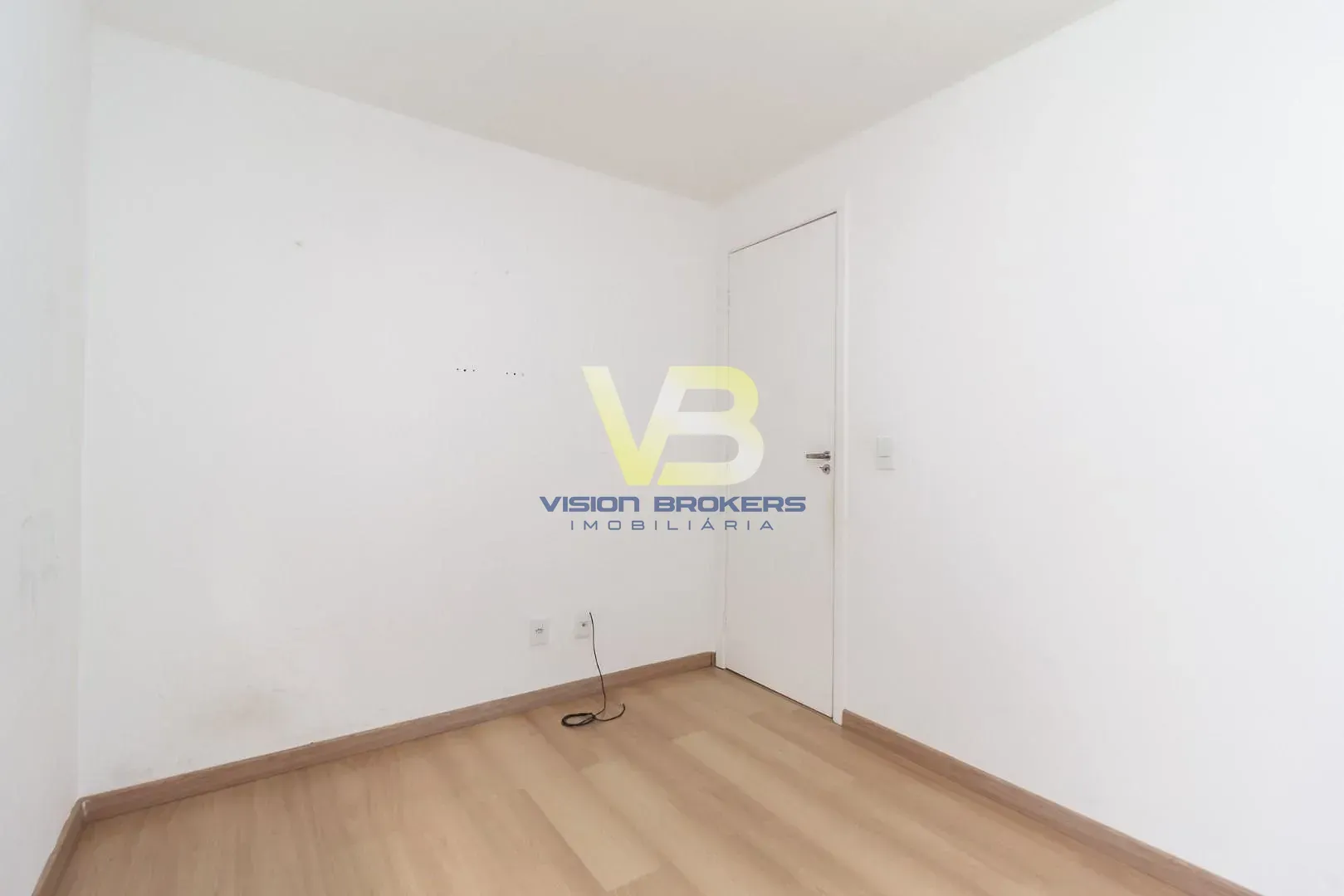 2-bedroom apartment with wood or laminate floors in Curitiba — photo 25