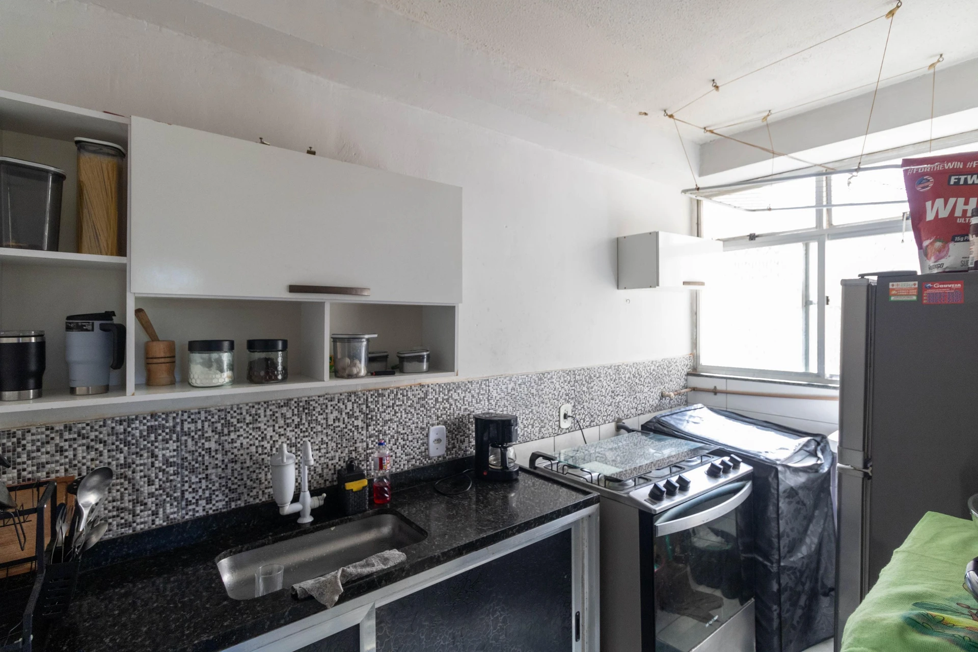 Furnished 2-bedroom apartment with condo pool — photo 43