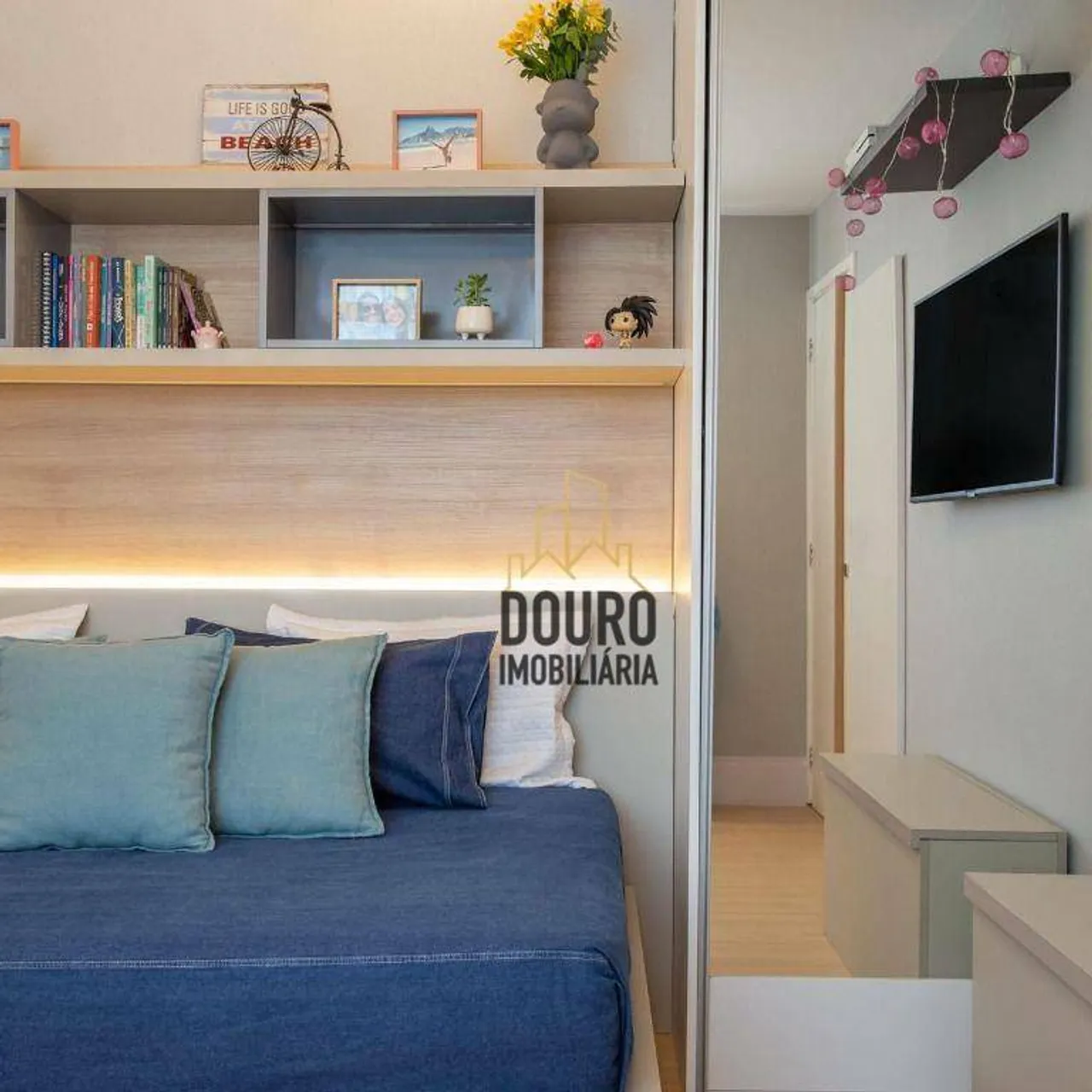 2-bedroom apartment with a modern open-plan kitchen — photo 9