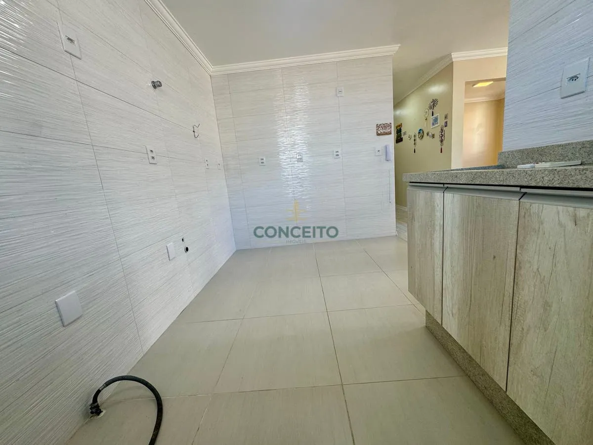 2-bedroom apartment in a building with a gym — photo 7