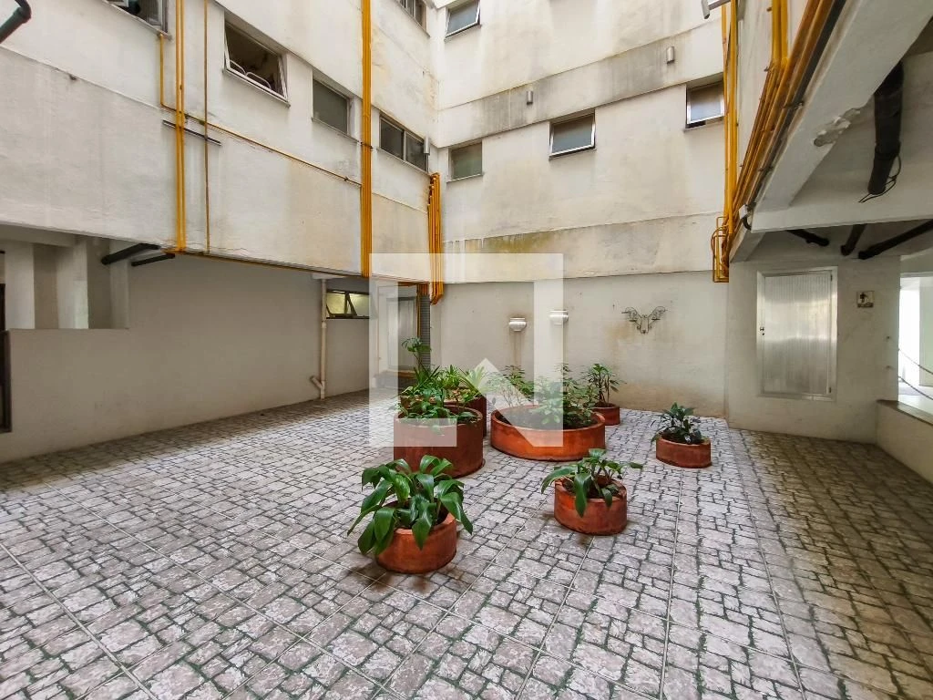 Furnished 4-bedroom apartment with balcony — photo 5
