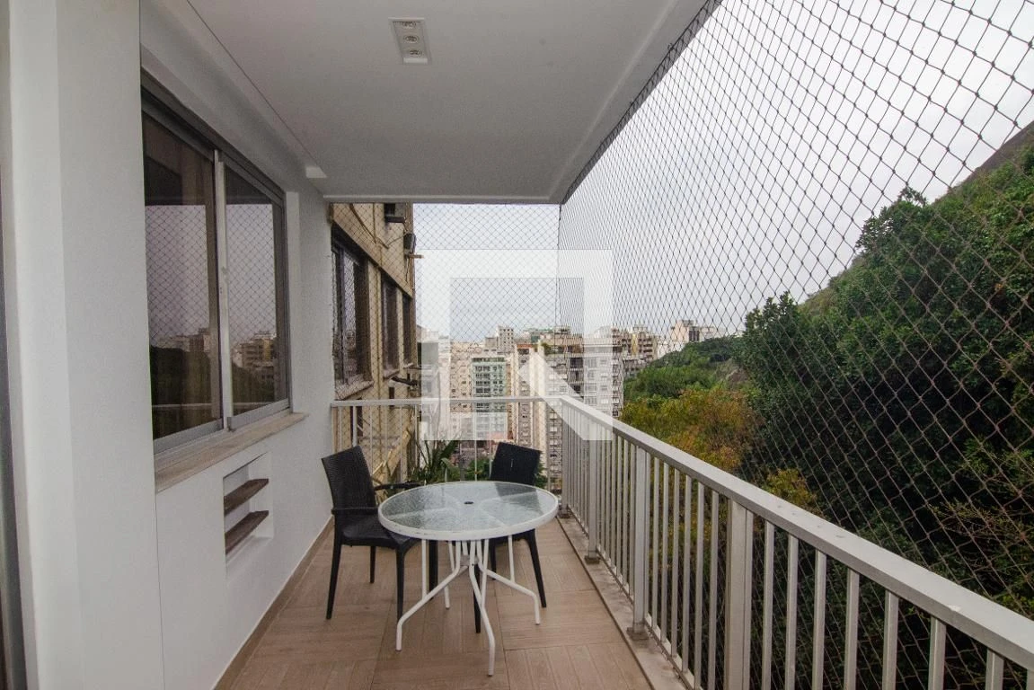 Furnished apartment, 166 m², with floor-to-ceiling windows — photo 8