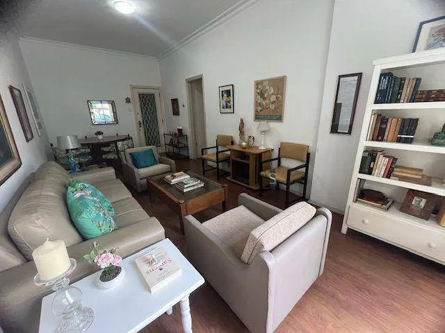 Wood or laminate floors in a 2-bedroom apartment, 98 m² — photo 10