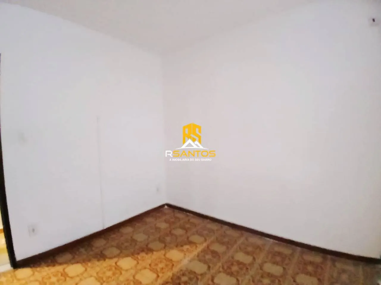 2-bedroom house with a bathtub — photo 13
