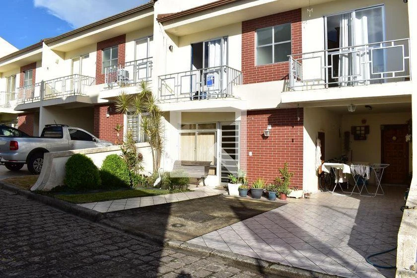 3-bedroom house with a walk-in closet in Curitiba — photo 12