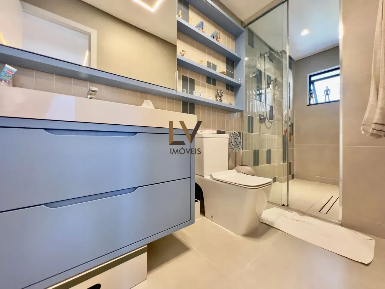 Furnished house with 800 m², 5 bedrooms and open-plan kitchen — photo 49