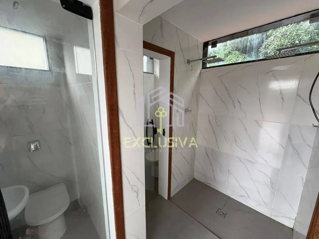 Невмебльований триповерховий будинок з 8 спальнями — photo 19