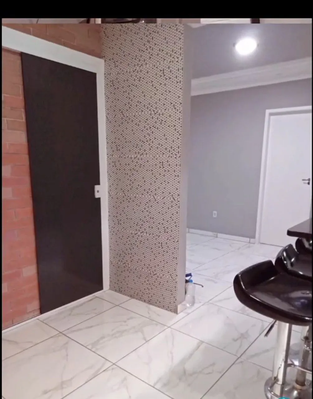 Apartamento com cozinha integrada e sala em plano aberto — photo 4