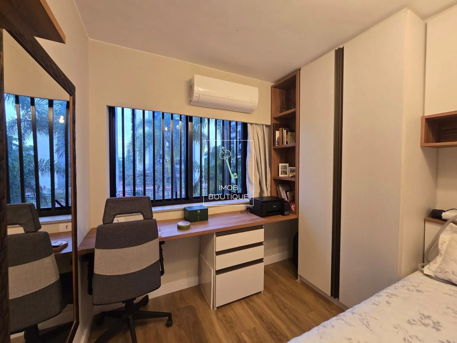 Furnished apartment, 88 m², with a glass-enclosed balcony — photo 16