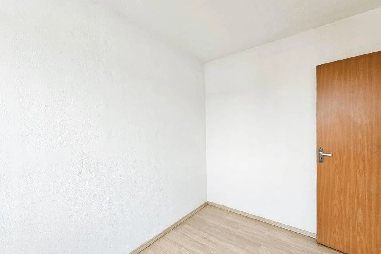 2-bedroom apartment in a building with a pool — photo 31
