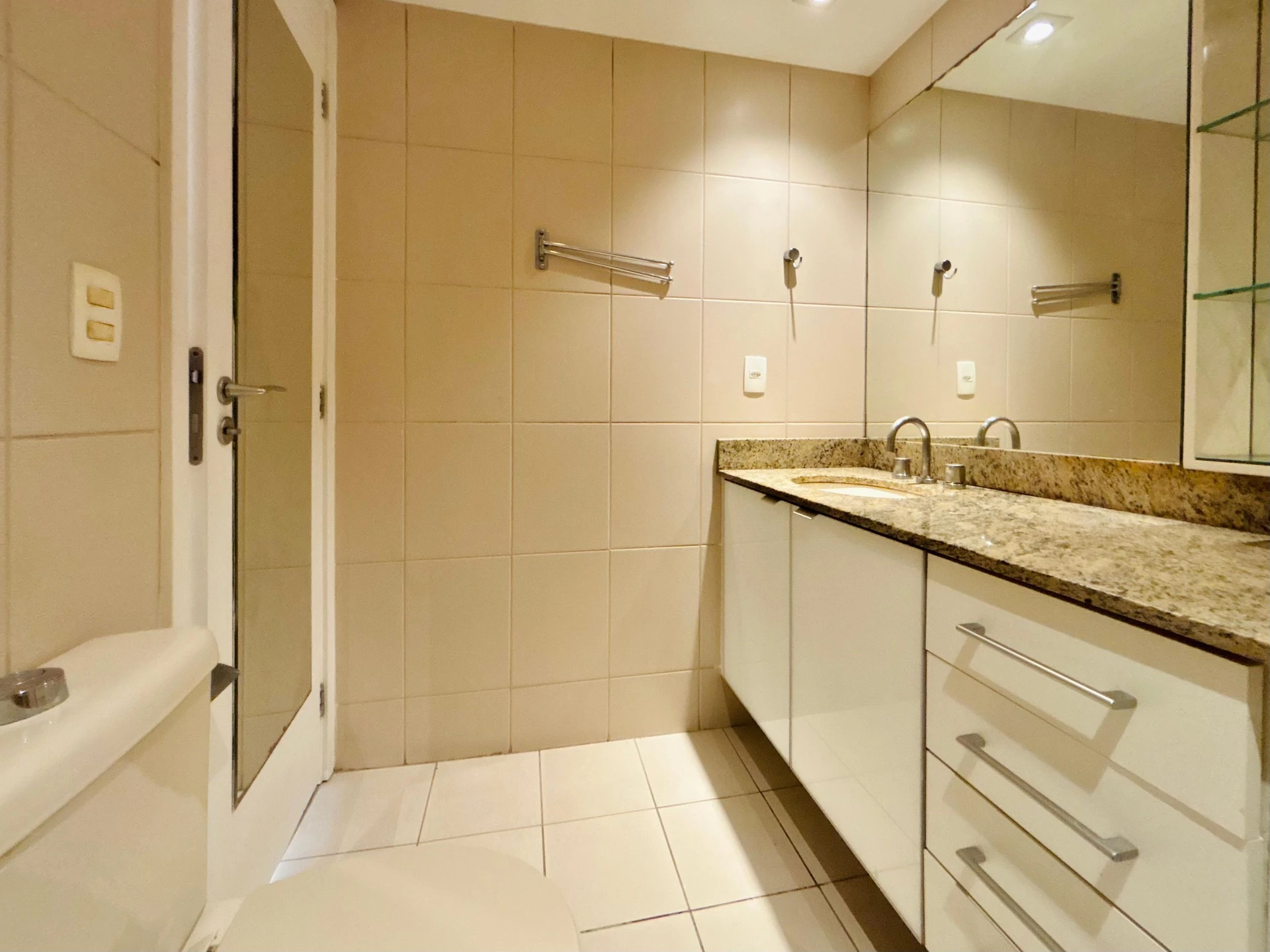 3-bedroom apartment in a building with a sauna — photo 44