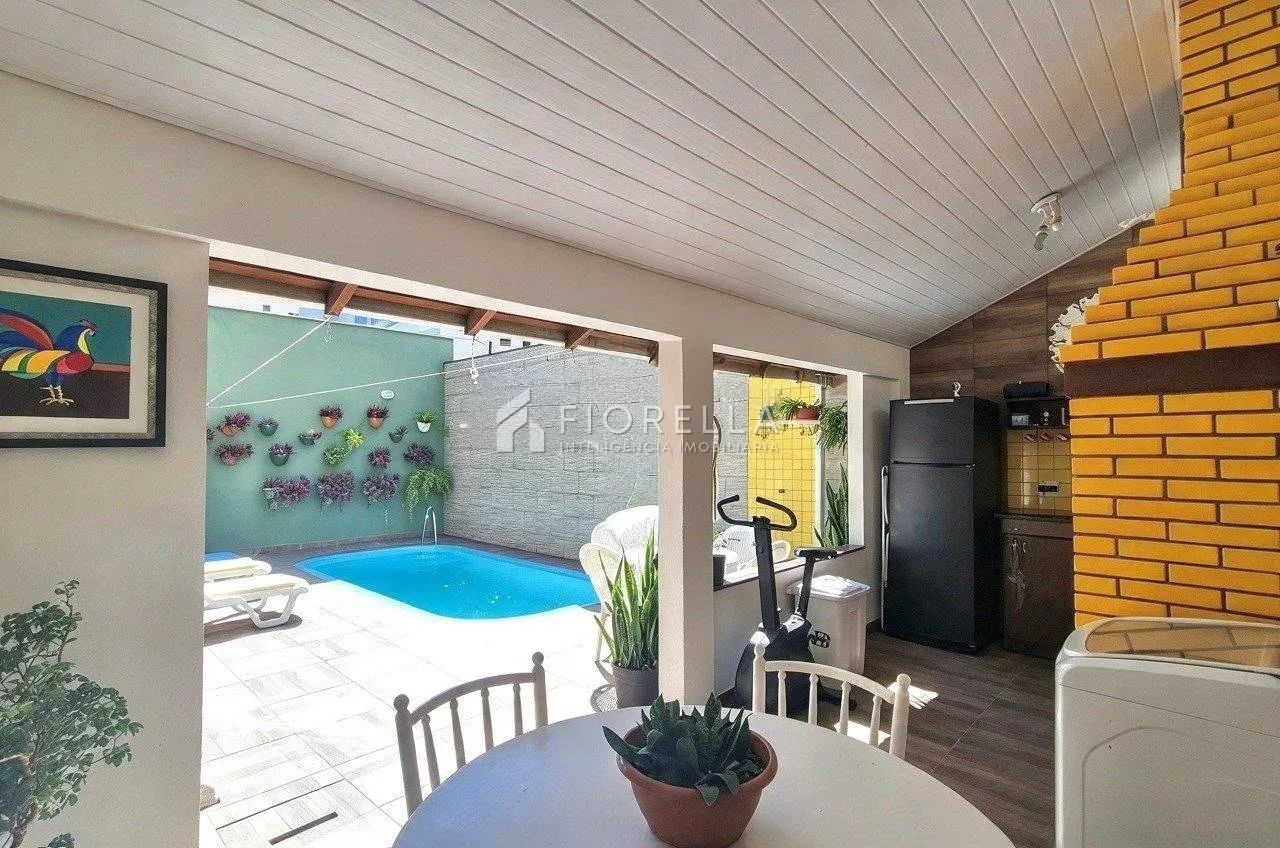 3-bedroom house with a grill on the balcony in Florianópolis — photo 4