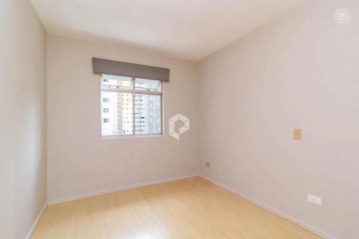 3-bedroom apartment with a glass-enclosed balcony — photo 12