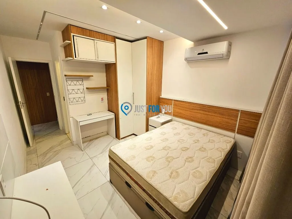 Floor-to-ceiling windows in a 3-bedroom apartment, 250 m² — photo 11
