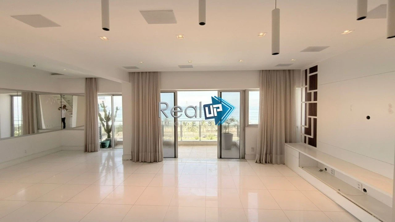 Rooftop apartment with balcony and 4 bedrooms, 5 baths — photo 3