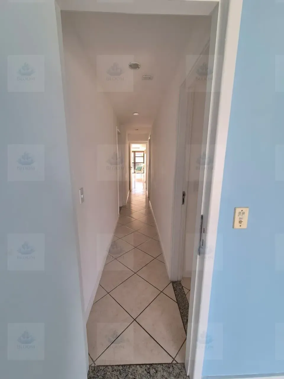 380 m² apartment with 3 bedrooms, 4 bathrooms — photo 2