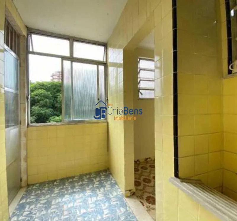 Wood or laminate floors in a 2-bedroom apartment, 60 m² — photo 4