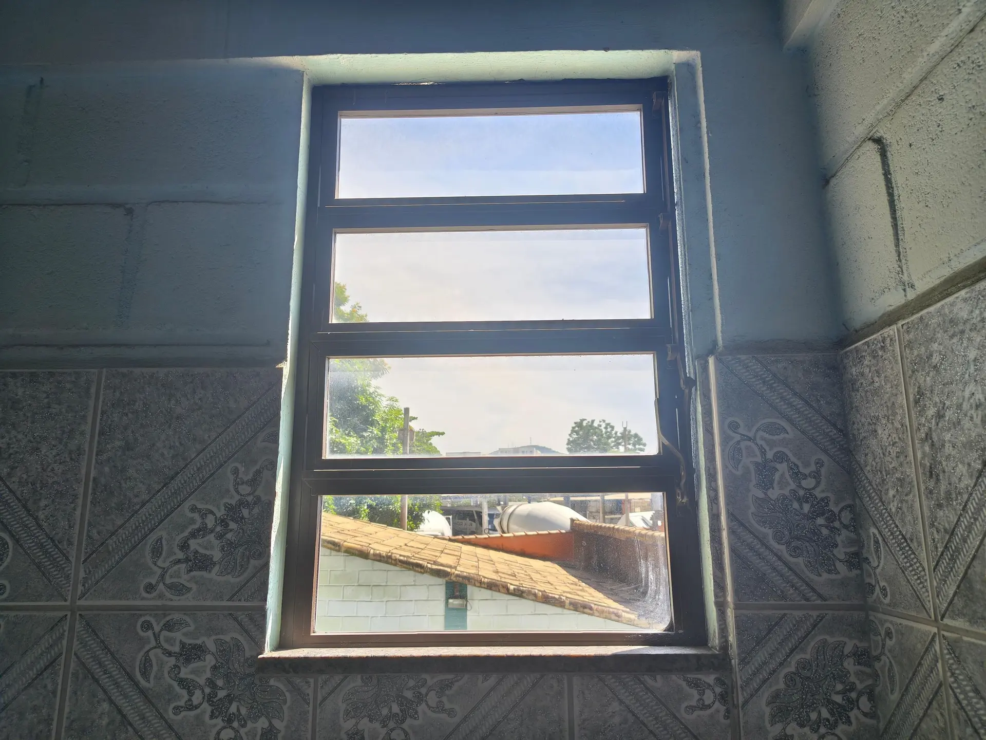 Casa sem mobília com 1 quarto e varanda com pia — photo 21