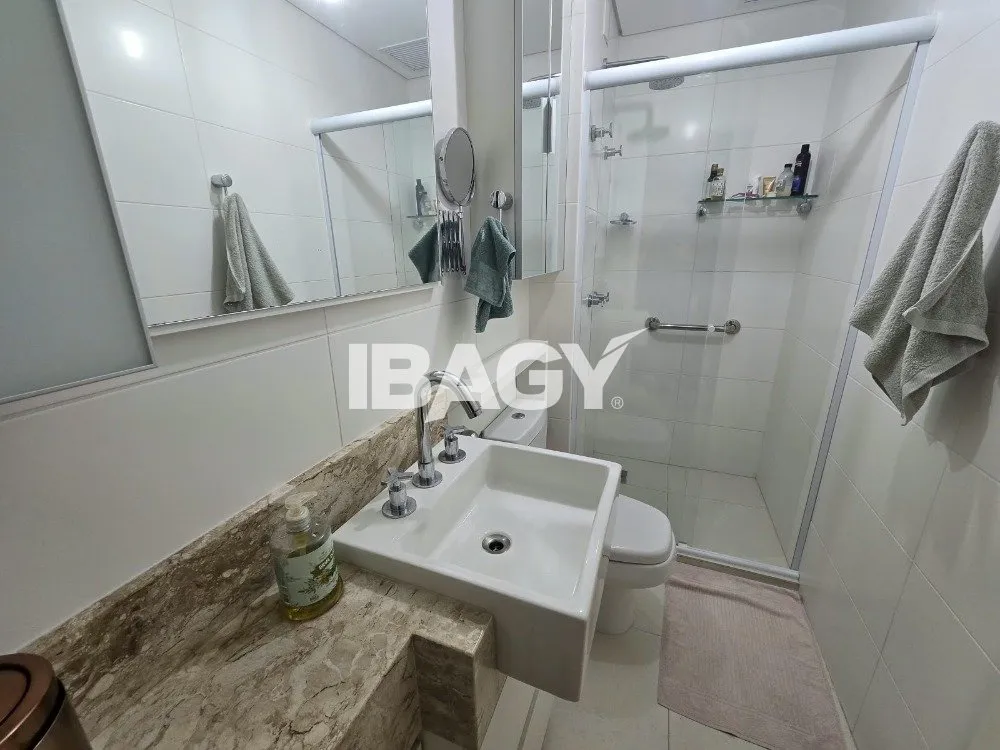 Furnished apartment, 47 m², with a glass-enclosed balcony — photo 15