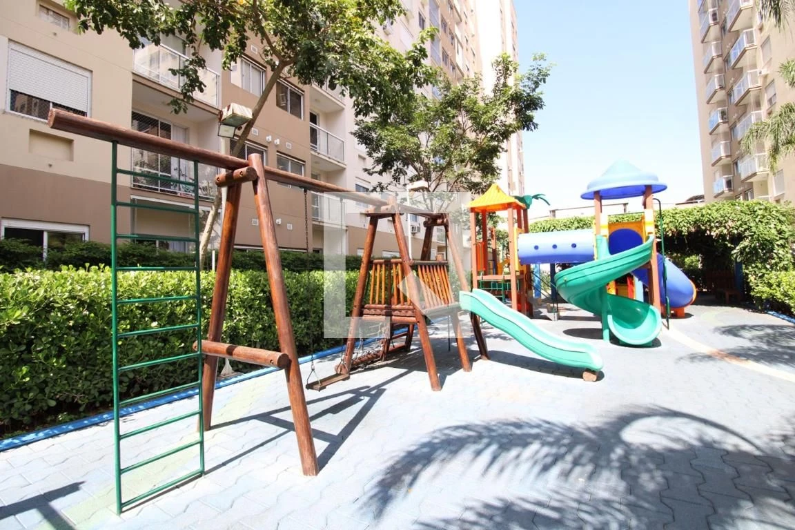 Furnished 2-bedroom apartment with balcony — photo 23