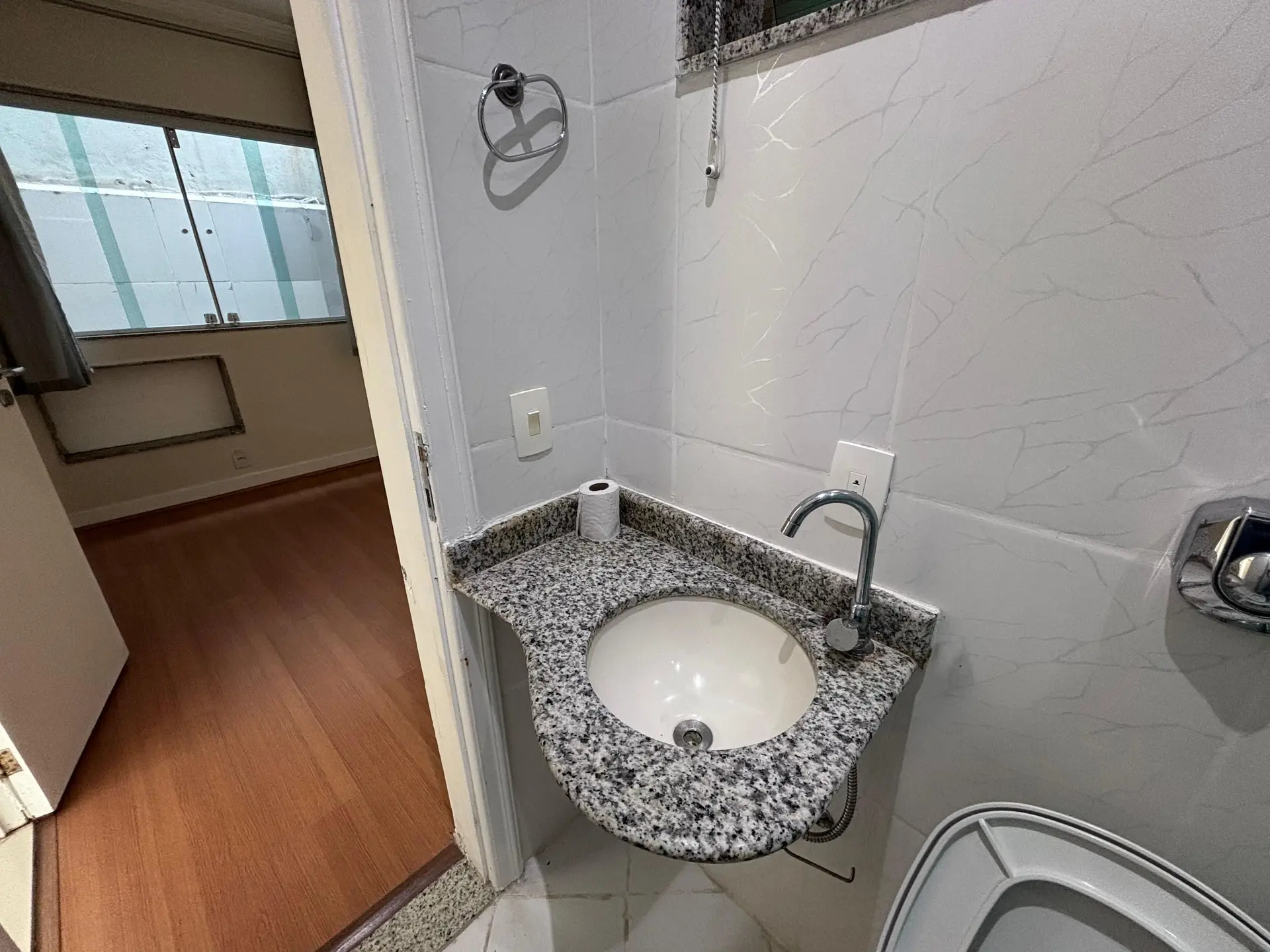 Condo house with 6 bedrooms and a balcony grill — photo 6