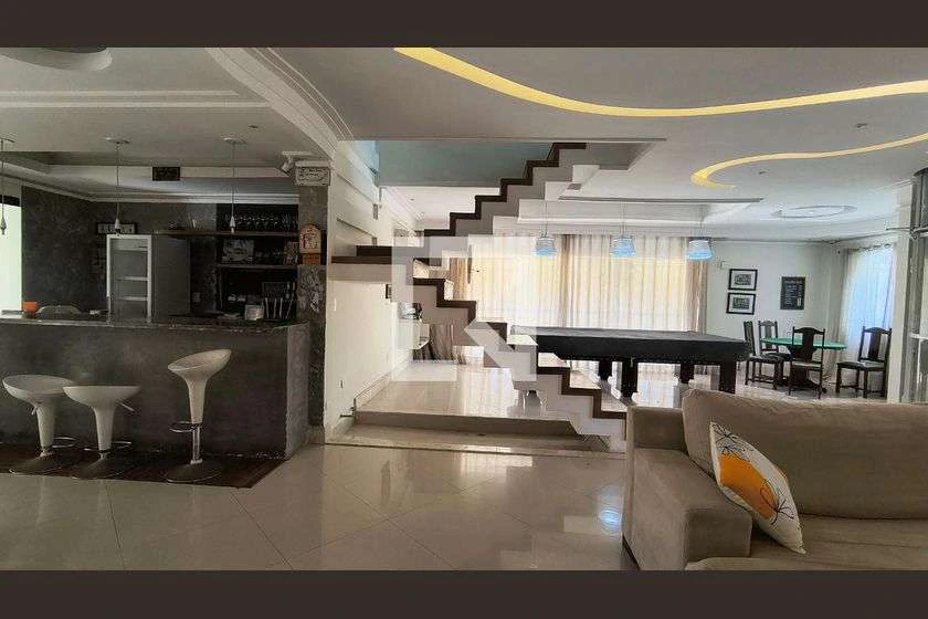 Condominium house with open-plan kitchen and 7 en-suites — photo 15