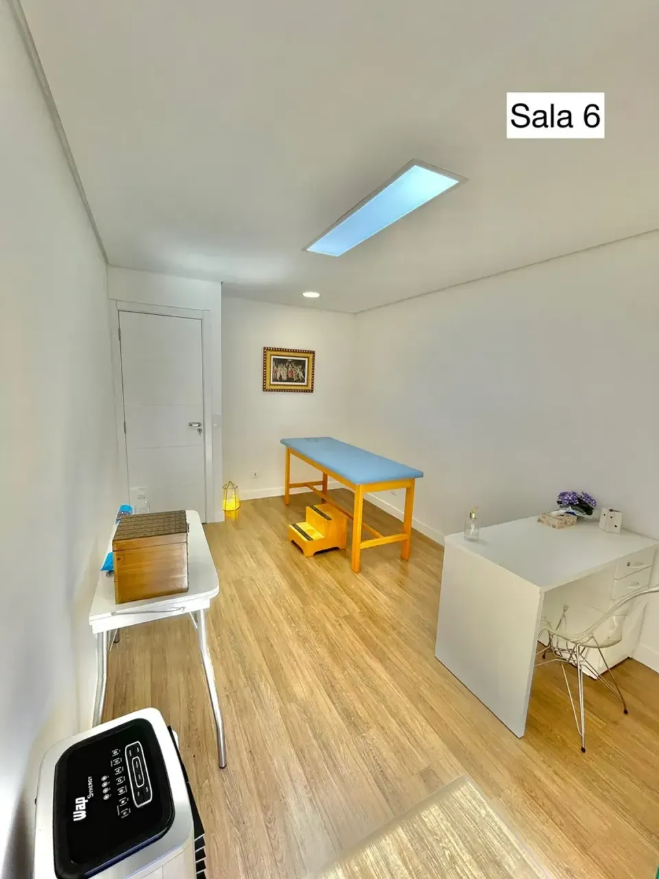 Glass-enclosed balcony in a 5-bedroom house, 357 m² — photo 8