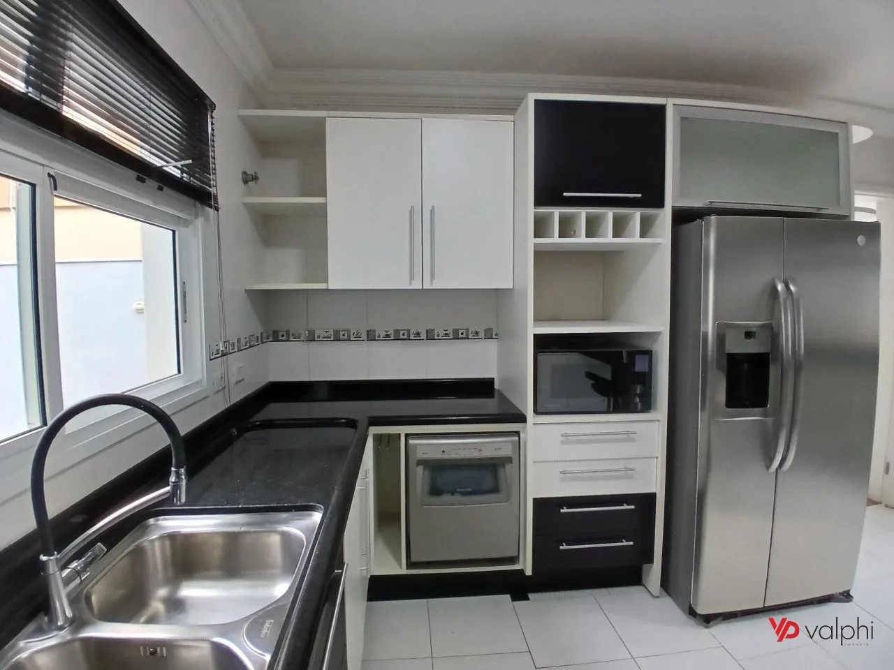4-bedroom house with a grill on the balcony — photo 34