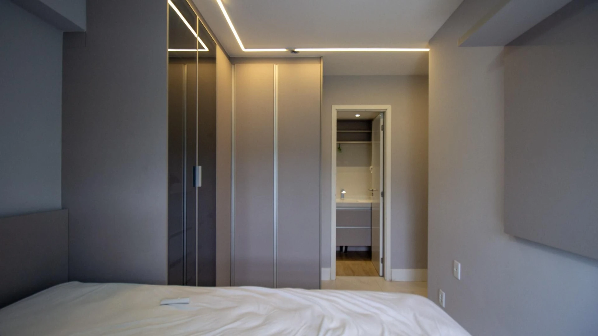 Casa de 3 dormitorios con balcón cerrado con vidrio — photo 11