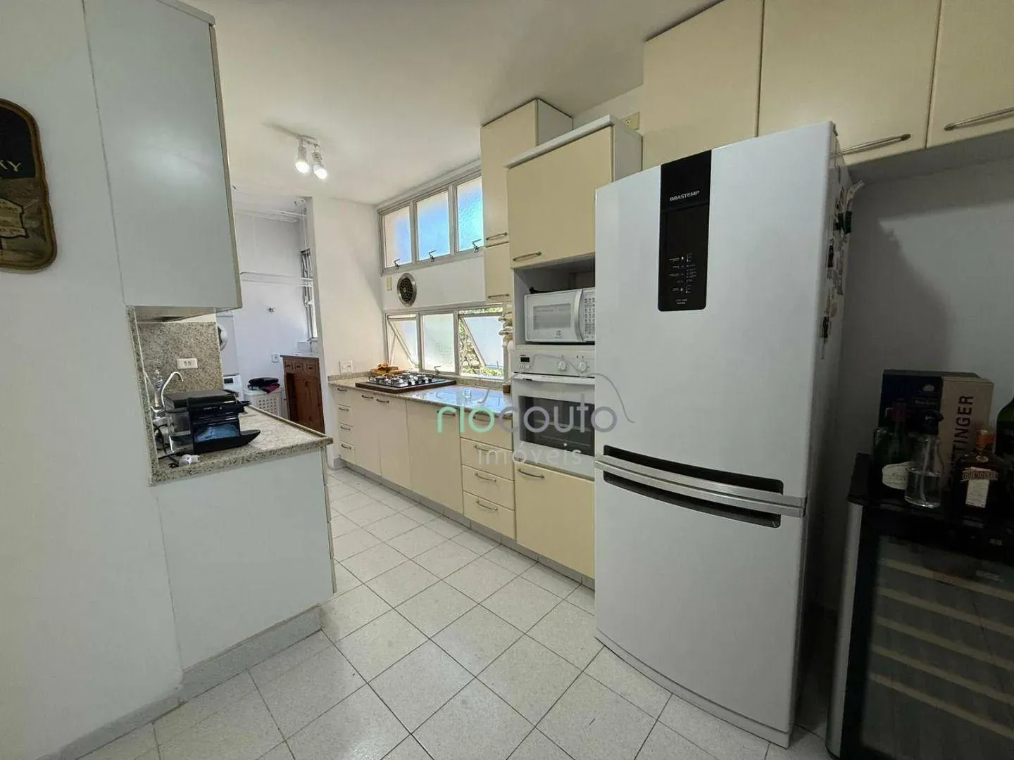 Unfurnished rental apartment with 2 bedrooms and 3 baths — photo 38