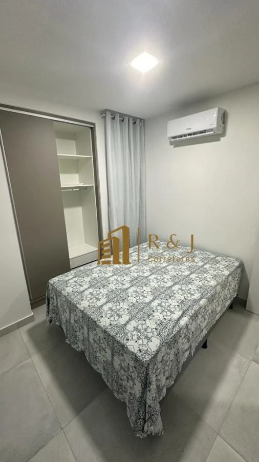 One-bedroom apartment with a water view — photo 3