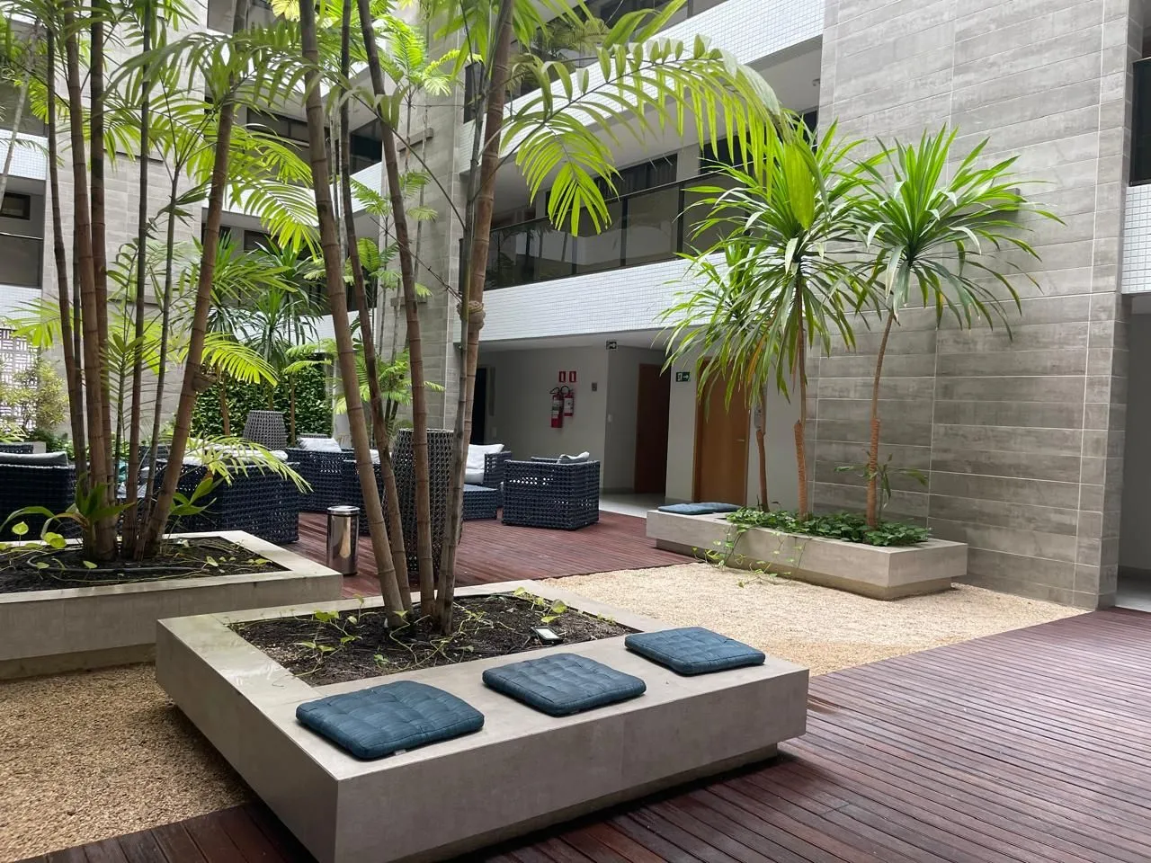 Furnished apartment with 2 bedrooms and balcony — photo 9