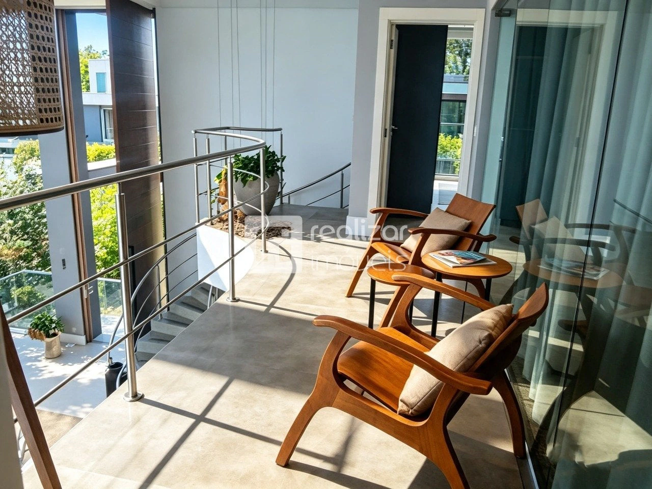 Furnished house, 560 m², with a water view — photo 2