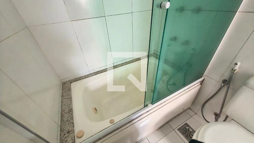 87 m² apartment with a bathtub and floor-to-ceiling windows — photo 33