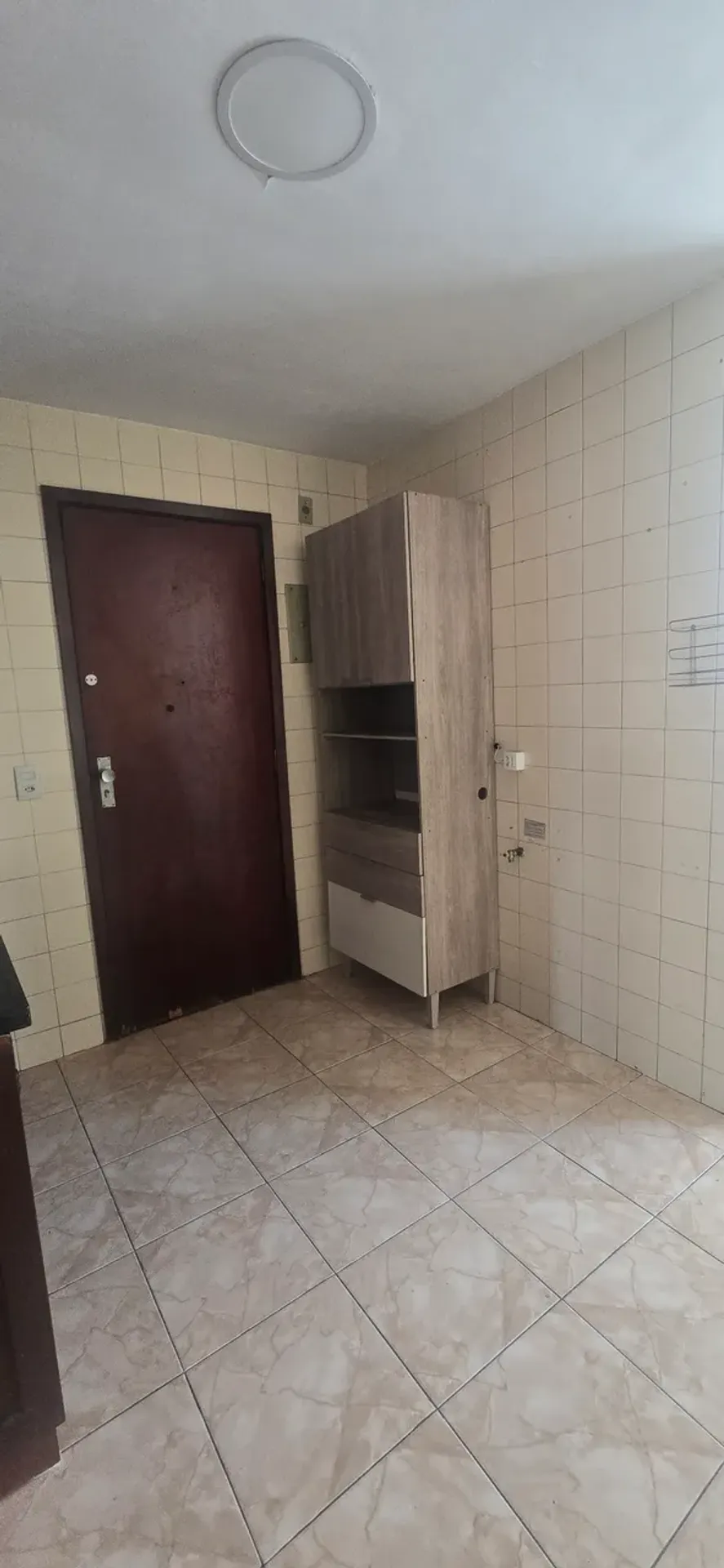 Wood or laminate floors in a one-bedroom apartment, 55 m² — photo 9