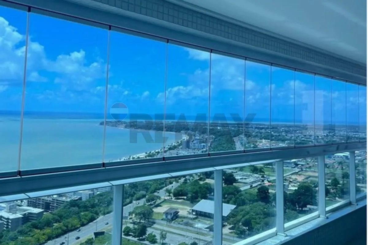 Apartment on the 10th floor with a water view
