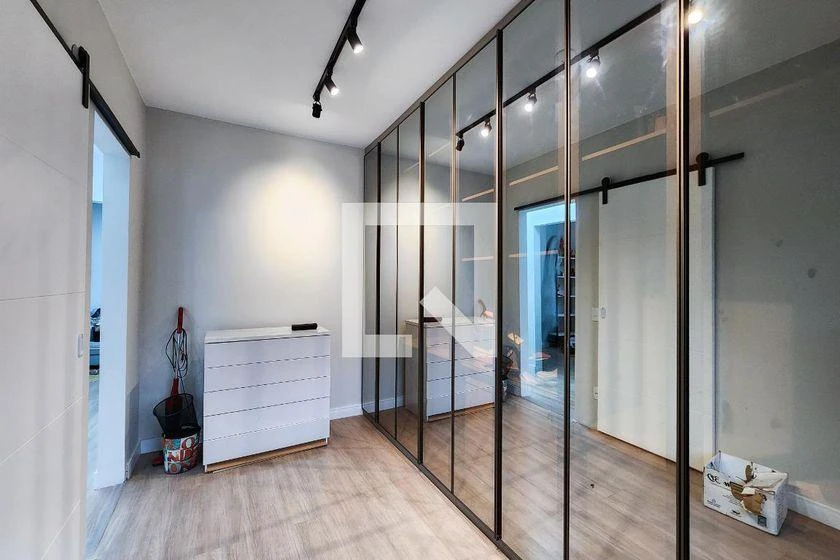 Furnished apartment, 58 m², with a glass-enclosed balcony — photo 23