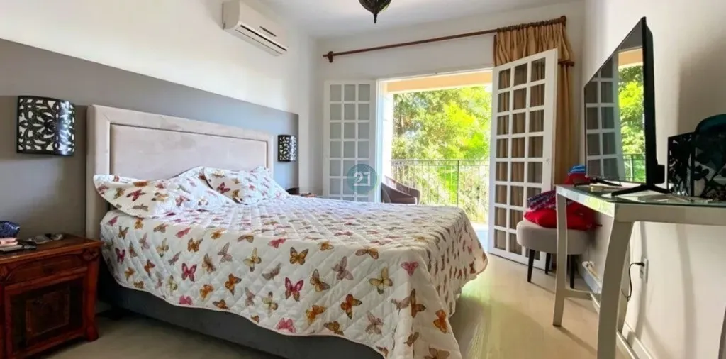 Casa de 5 dormitorios, 5 baños y piscina común — photo 15