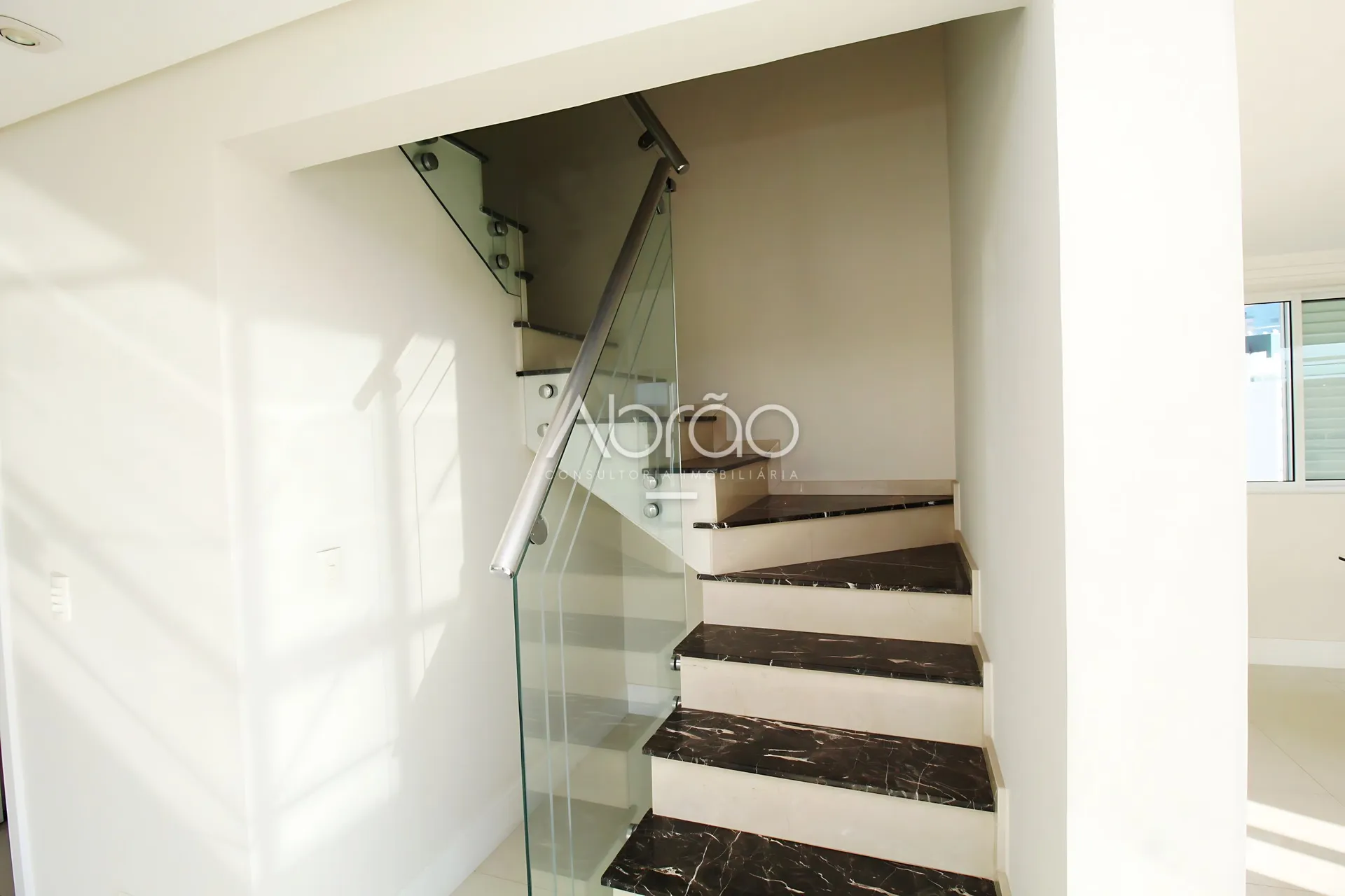 Furnished duplex apartment with 4 suites and 5 baths — photo 17