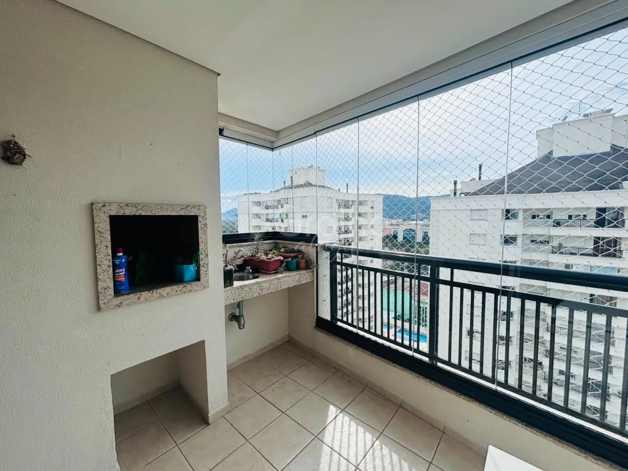 Apartamento amueblado de 3 dormitorios y 2 plazas