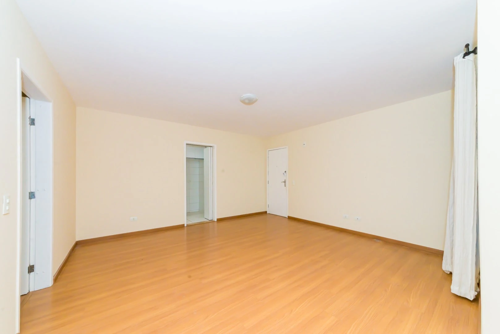 Apartamento com piso de madeira ou laminado, Cabral — photo 7