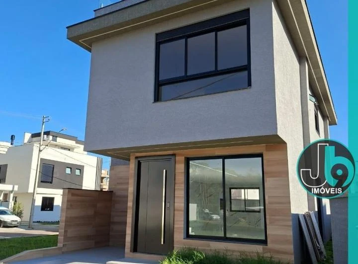 170 m² house with 3 en-suite bedrooms and tile floors
