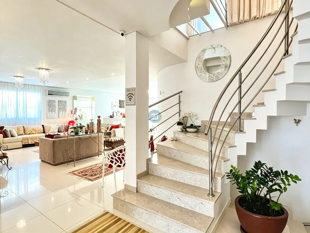 Меблированный дом с кухней открытой планировки — photo 18