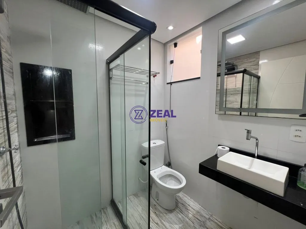 Casa de 280 m² com janelas do piso ao teto e varanda gourmet — photo 32