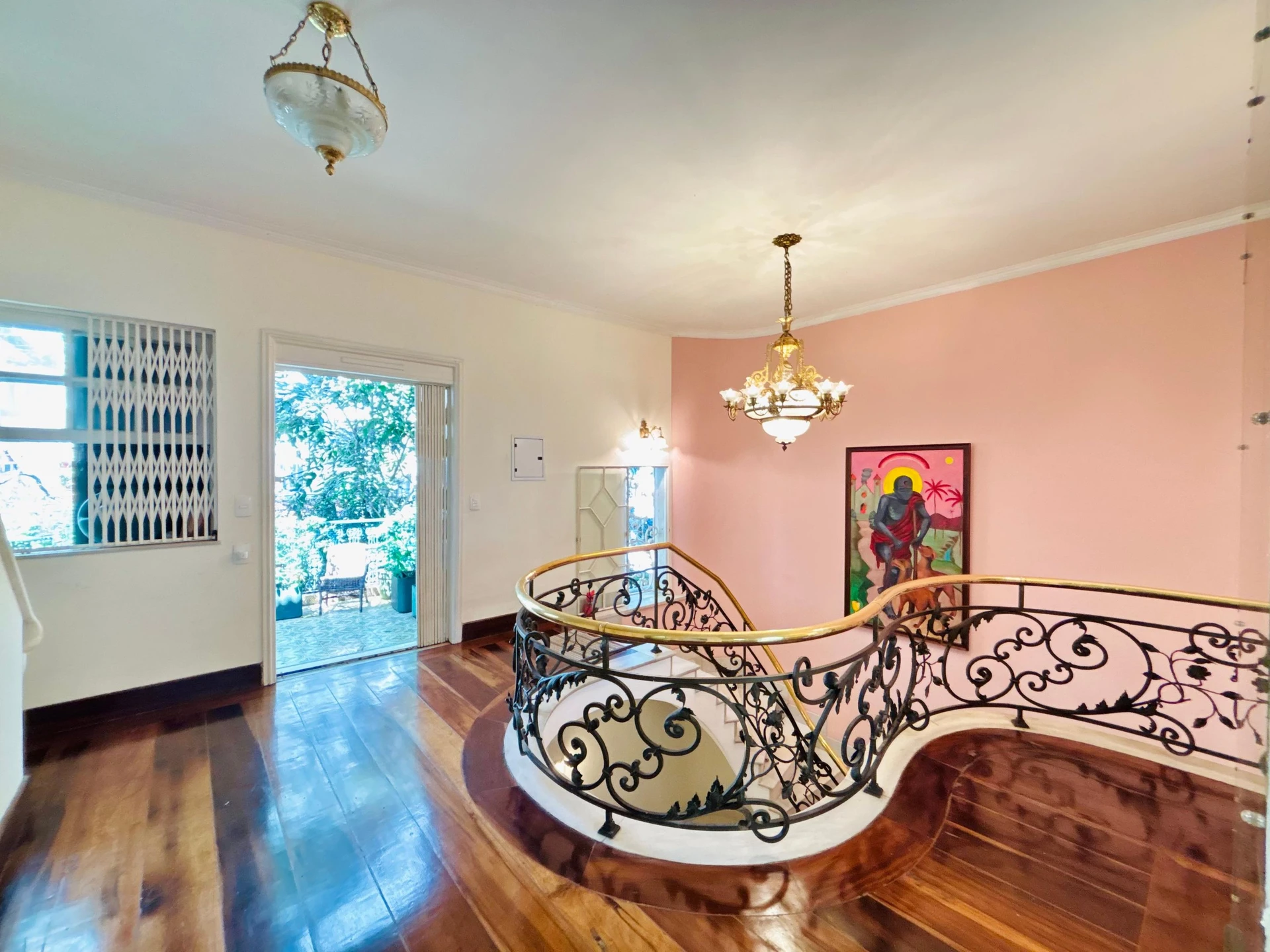 Furnished house, 380 m², with a grill on the balcony — photo 40