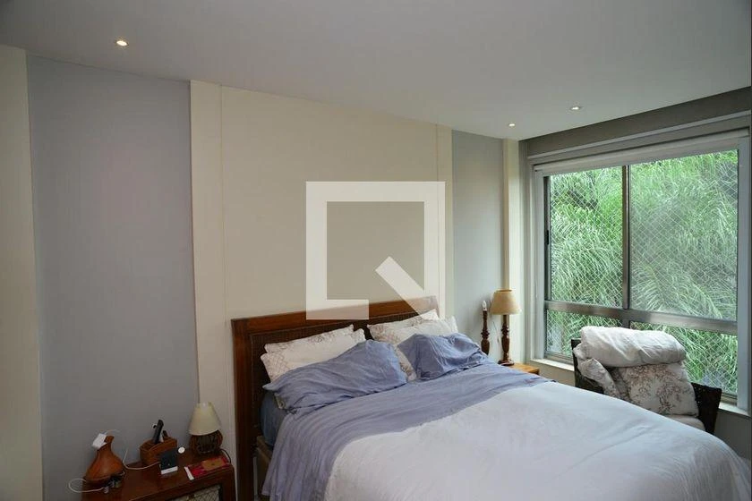 298 m² rental apartment with 4 en-suite bedrooms and balcony — photo 12
