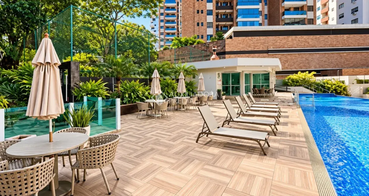Balcony with a grill in a 4-bedroom apartment, 125 m² — photo 7