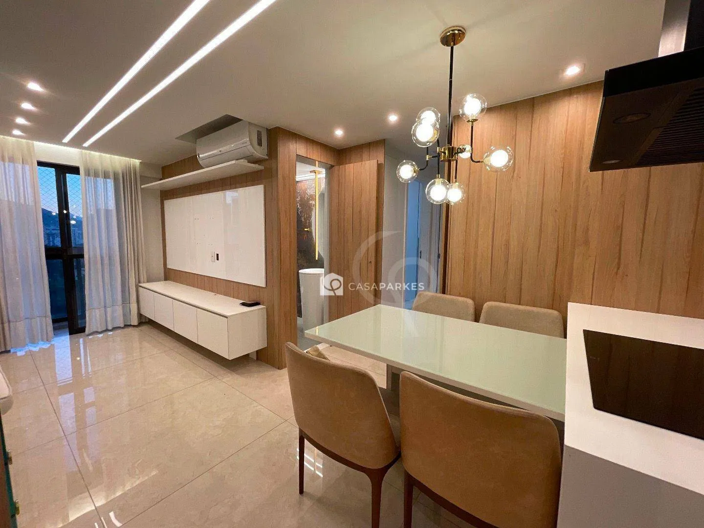 Balcony with a grill in a 3-bedroom apartment, 120 m² — photo 14