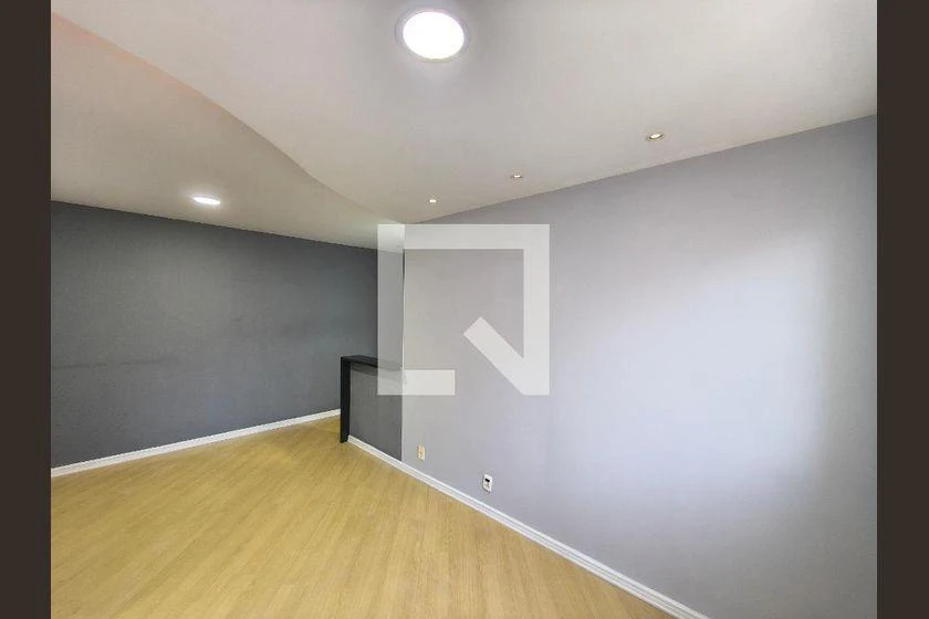 2-bedroom apartment with wood or laminate floors — photo 15