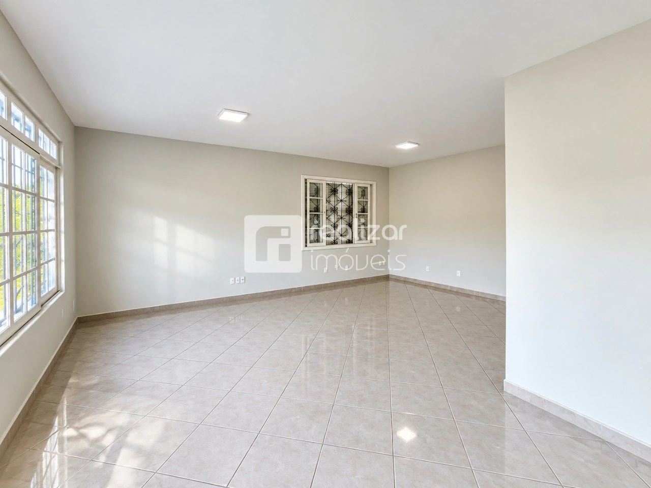Casa de 5 dormitorios, 2 con baño propio, 240 m² — photo 4